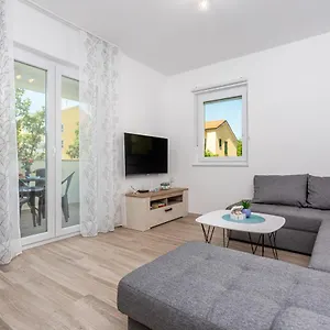 https://kvarner-bay-4-apartments-1-3.primorje-gorskikotar.com