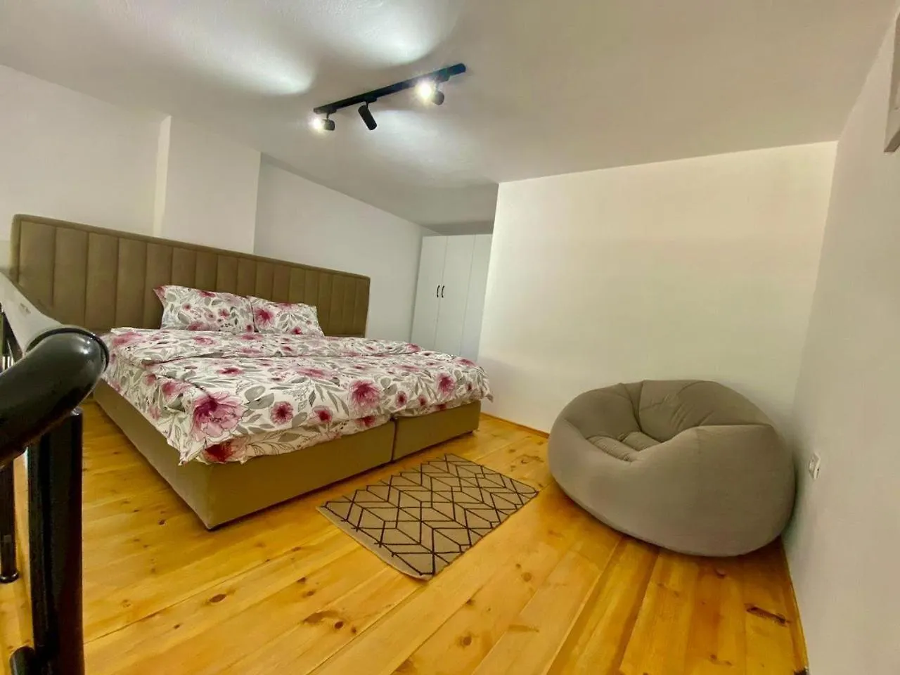 D&E Apartaments Tirana 0*,